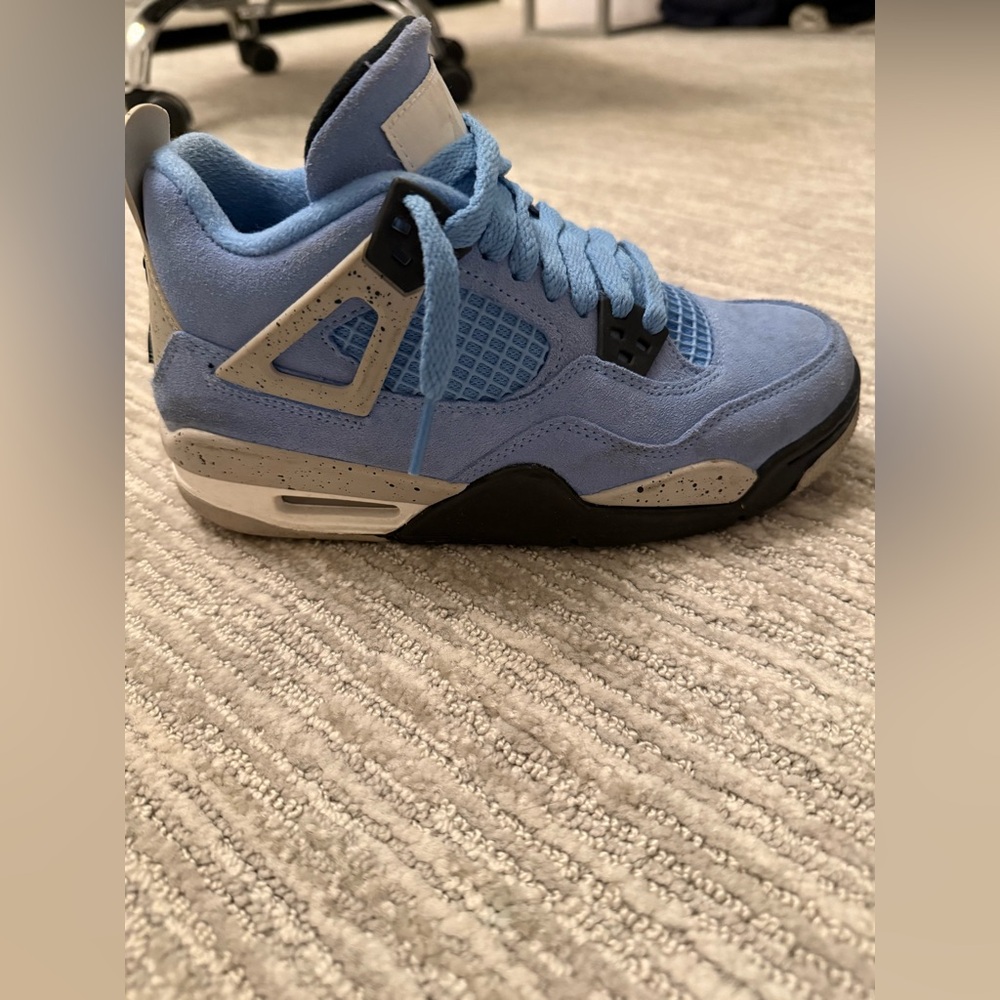 Jordan 4 University Blue